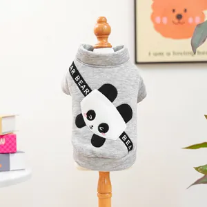 Détail du sweat-shirt gris pour animaux avec un panda mignon et une sangle logo