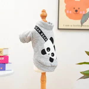 Détail du sweat gris pour animaux avec broderie panda et sangle décorative BEAR BEAR