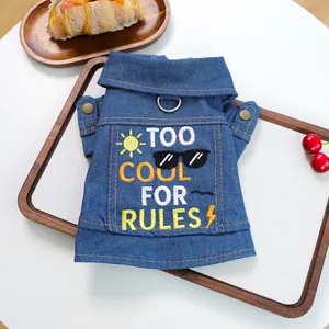 Gilet in denim per animali con ricamo colorato e anello a D per cani e gatti