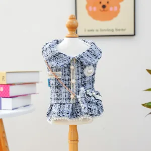 Robe en tweed bleu pour chats et petits chiens avec perles et mini sac de décoration