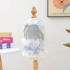Vestido de encaje para perros, parte superior de punto gris con volantes y lazos azules para cachorros.