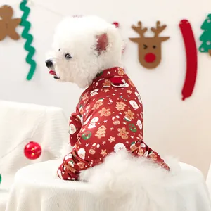 Détail de la combinaison de Noël pour animaux avec anneau en D et motifs festifs sur chien