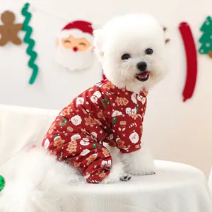 Gros plan détaillé d'une combinaison de Noël pour animaux avec des motifs festifs pour chien