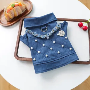 Chaqueta vaquera azul oscuro para perro con perlas acolchadas y colgante de sol