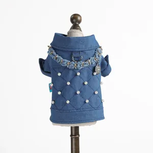 Chaqueta vaquera acolchada para mascotas con perlas, cadena dorada y anillo en D de metal
