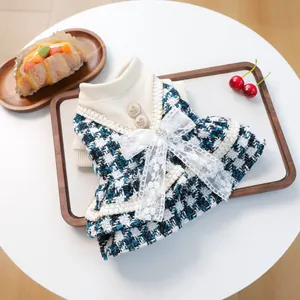 Robe de luxe pour animaux à motif pied-de-poule bleu et blanc avec nœud en dentelle