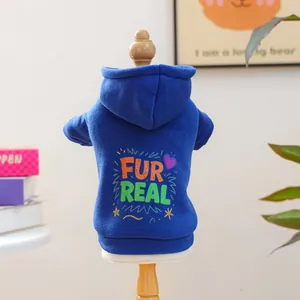Sweat à capuche bleu pour animaux avec imprimé FUR REAL et motifs de cœurs et étoiles
