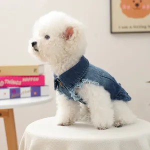 Retro donkerblauwe denim vest voor kleine honden met een klassieke kraag en franje randen