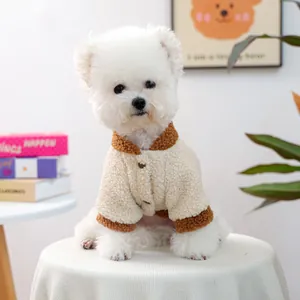 Plüschiger beiger Fleece-Haustierpullover für kleine Hunde und Katzen im Heimdekor