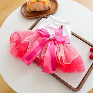 Robe tutu d'anniversaire pour chien rose avec couches en maille et nœud pour petits animaux.