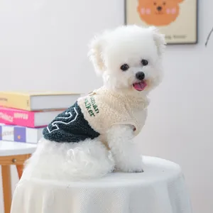 Hundeweste aus Fleece in Beige und Waldgrün mit HUMAN WALKER Stickerei und D-Ring