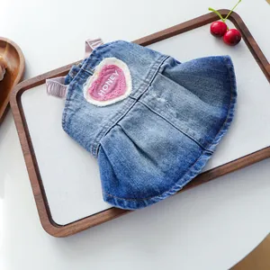 Abito in denim per cani con ricamo Honey a cuore rosa e gonna a pieghe per piccoli animali