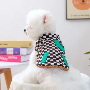Gilet reversibile per cani a scacchi con tasca verde e calda fodera in pile