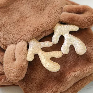 Détail de bois de renne en paillettes dorées et oreilles en polaire pour costumes d'animaux