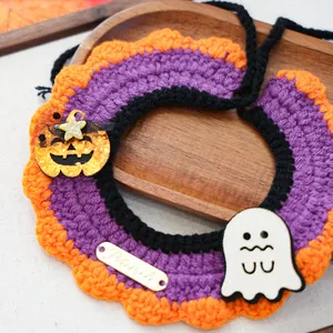 Handgehaakte Halloween-slab voor huisdieren met details van pompoen en spook