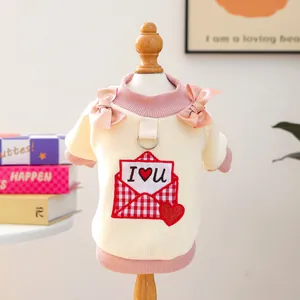 Hübscher Haustierpullover für Hunde und Katzen mit Liebesbriefstickerei und rosa Schleifen.