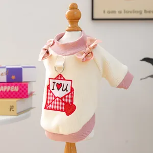 Süßer Haustier-Pullover für kleine Hunde und Katzen mit rosa Schleifen und Stickerei.