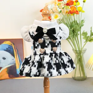 Elegante huisdierenjurk met pied-de-poule rok en vintage strik voor kleine honden en katten