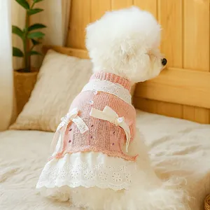 Rosa Strick-Haustierkleid mit weißem Spitzenkragen und Perlenknöpfen für kleine Hunde