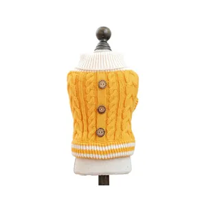 Jersey de punto trenzado amarillo para perros y gatos con cuello vuelto blanco y botones