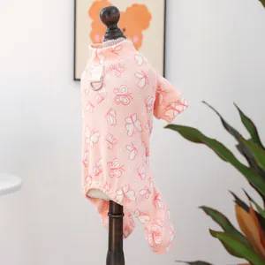 Rosa Strick-Tierpyjama mit roten Schmetterlingsmustern und integriertem Metall-D-Ring für Leinen