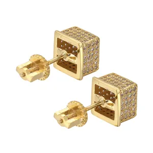 Makro-Detail goldener quadratischer Ohrstecker mit Zirkonia-Pflaster und Schraubverschluss