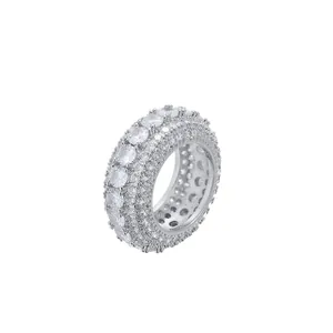 Bague hip hop pour homme avec cinq rangées de zircons scintillants au fini argenté