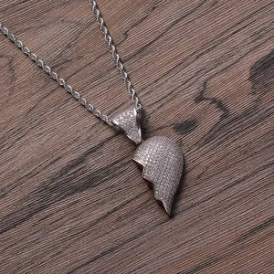 Collana hip hop con ciondolo a metà cuore e zirconi bianchi su catena a corda unisex