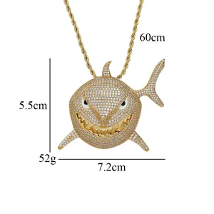 Detail der Hai-Halskette im Hip-Hop-Stil mit Zirkonia-Mikropavé und gedrehter Kordelkette