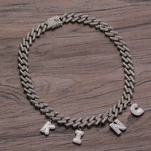 Cadena cubana plateada con colgantes KINC de circonita cúbica en estilo hip-hop