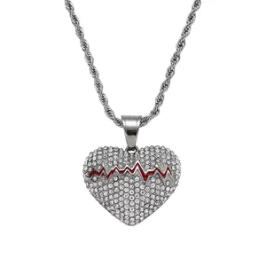 Hip-Hop Herzanhänger mit Strasssteinen und roter Pulslinie an einer Kordelkette aus Silber