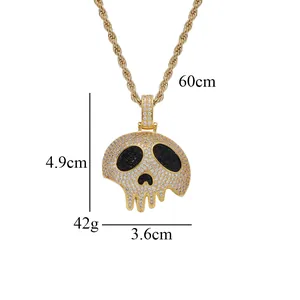 Détail du pendentif crâne doré avec dimensions de 4,9 cm et chaîne corde de 60 cm