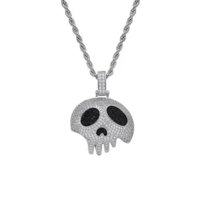 Pendentif tête de mort hip hop serti de zircons brillants sur chaîne torsadée argent