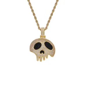Pendentif tête de mort hip hop serti de zircons avec chaîne torsadée dorée brillante