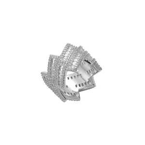 Anello cubano hip-hop in rame con zirconi e design geometrico a forma di corona per uomo