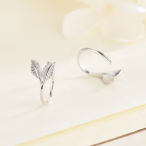 Minimalistische S925 sterling zilveren blad oorbellen met natuurlijke aderstructuur