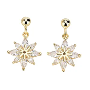 Pendientes de copo de nieve de plata S925 con circonitas marquesa y acabado en oro brillante