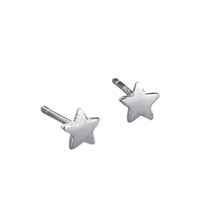 Minimalistische S925 sterling zilveren ster oorknopjes met een hoogglans afwerking