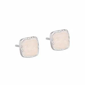 Elegante S925 Silber-Ohrstecker quadratisch mit Creme-Emaille im minimalistischen Stil