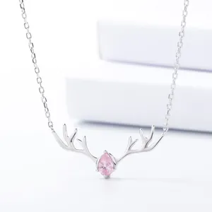 Collier renne en argent S925 avec pierre goutte rose dans un coffret cadeau