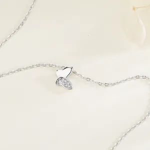 Elegante collar de mariposa en plata de ley S925 con pavé de circonitas en una cadena fina