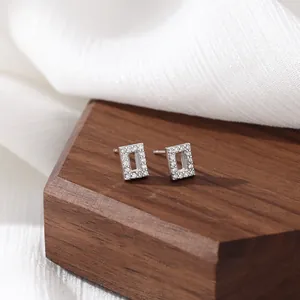 Boucles d'oreilles carrées géométriques en argent S925 avec micro-pavage de zircones