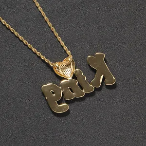 Pendentif Paix doré avec fermoir coeur en zircons et chaîne corde style hip-hop
