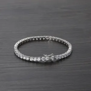 Klassisches Tennisarmband aus 925er Sterlingsilber mit Zirkonia-Steinen im Rundschliff