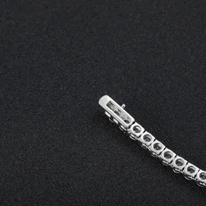 S925 Sterling Silber Tennisarmband mit weißen Zirkonia und sicherem Steckverschluss