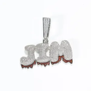 Ciondolo lettera JIM personalizzato in argento con zirconi rossi e cristalli micro-pavé