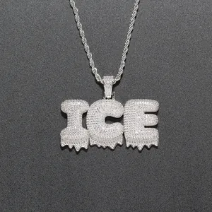 Détail du pendentif ICE hip hop argenté avec micro-pavage de zircons cubiques