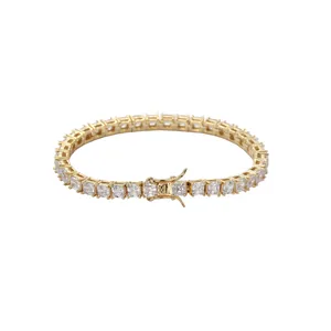 Klassisches 4mm goldenes Tennisarmband mit quadratischen Zirkonia und Kastenverschluss
