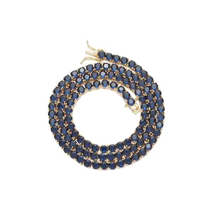 Detailansicht der 4mm blauen Zirkon Tenniskette mit Vergoldung und sicherem Kastenverschluss