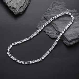 Dettaglio della catena tennis 6mm con zirconi, perline occhio di Allah e chiusura sicura
